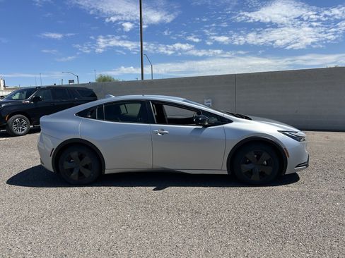 Used 2025 Toyota Prius LE FWD image 6