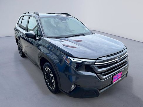 Used 2025 Subaru Forester Premium AWD/4WD image 4