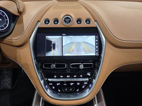 Used 2022 Aston Martin DBX image 13