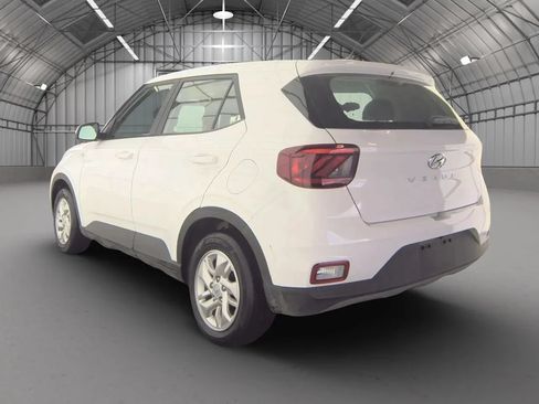 Used 2026 Hyundai Venue SE FWD image 18