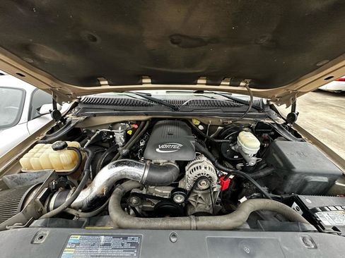 Used 2005 GMC Sierra 1500 SLE w/ Off-Road Package image 11