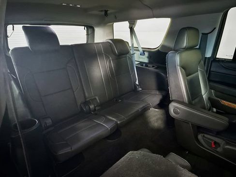 Used 2018 Chevrolet Suburban Premier AWD/4WD image 31
