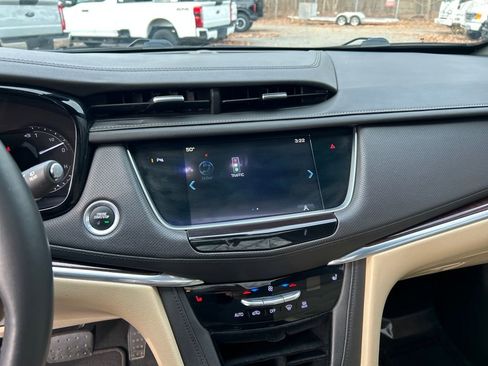 Used 2017 Cadillac XT5 Luxury w/ Driver Awareness Package image 18