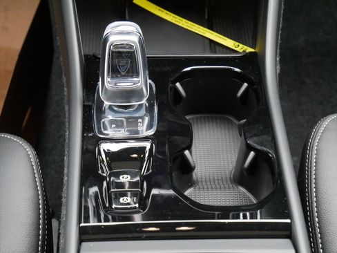 New 2026 Volvo XC40 B5 Plus w/ Protection Package Premier image 9