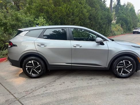 Used 2025 Kia Sportage LX FWD image 2