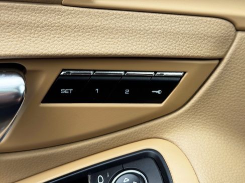 Used 2015 Porsche 911 Carrera 4 image 18