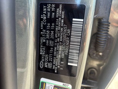 Used 2025 Hyundai Elantra SEL FWD image 30