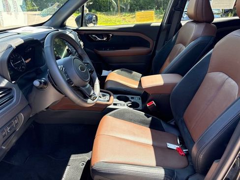 Certified 2025 Subaru Forester Touring AWD/4WD image 36
