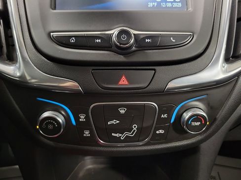 Used 2018 Chevrolet Equinox LT image 18