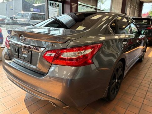 Used 2017 Nissan Altima 2.5 SR FWD image 9