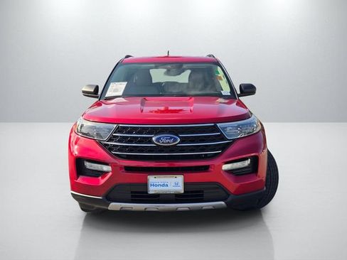 Used 2020 Ford Explorer XLT RWD image 2