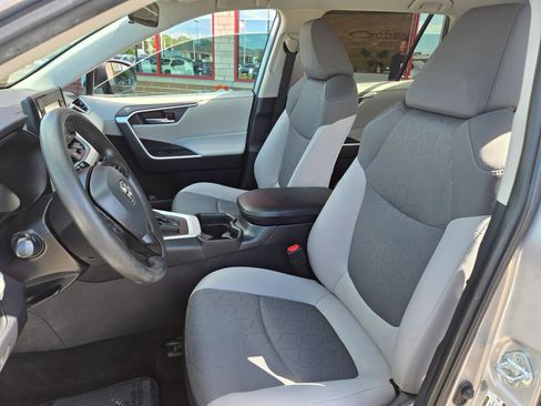 Used 2021 Toyota RAV4 XLE FWD image 11