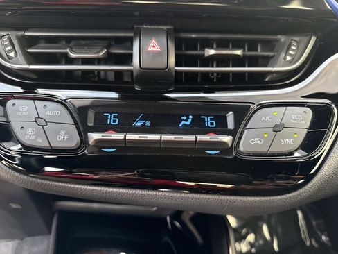 Used 2020 Toyota C-HR XLE image 31