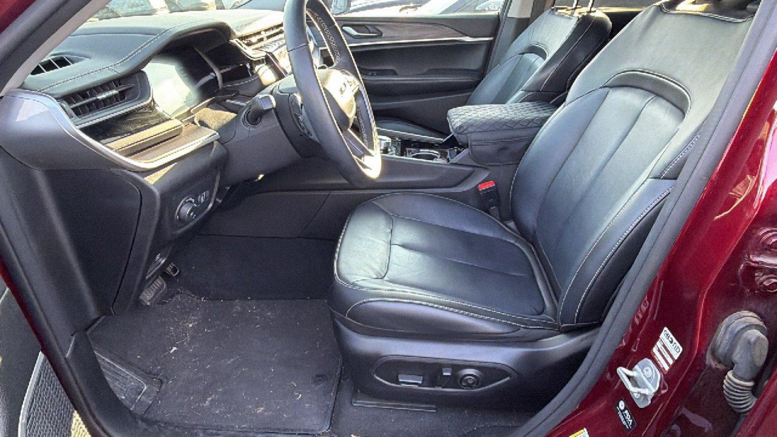 Used 2022 Jeep Grand Cherokee L Limited w/ Black Appearance Package AWD/4WD image 27