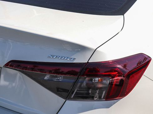 Certified 2025 Honda Civic Sport image 9
