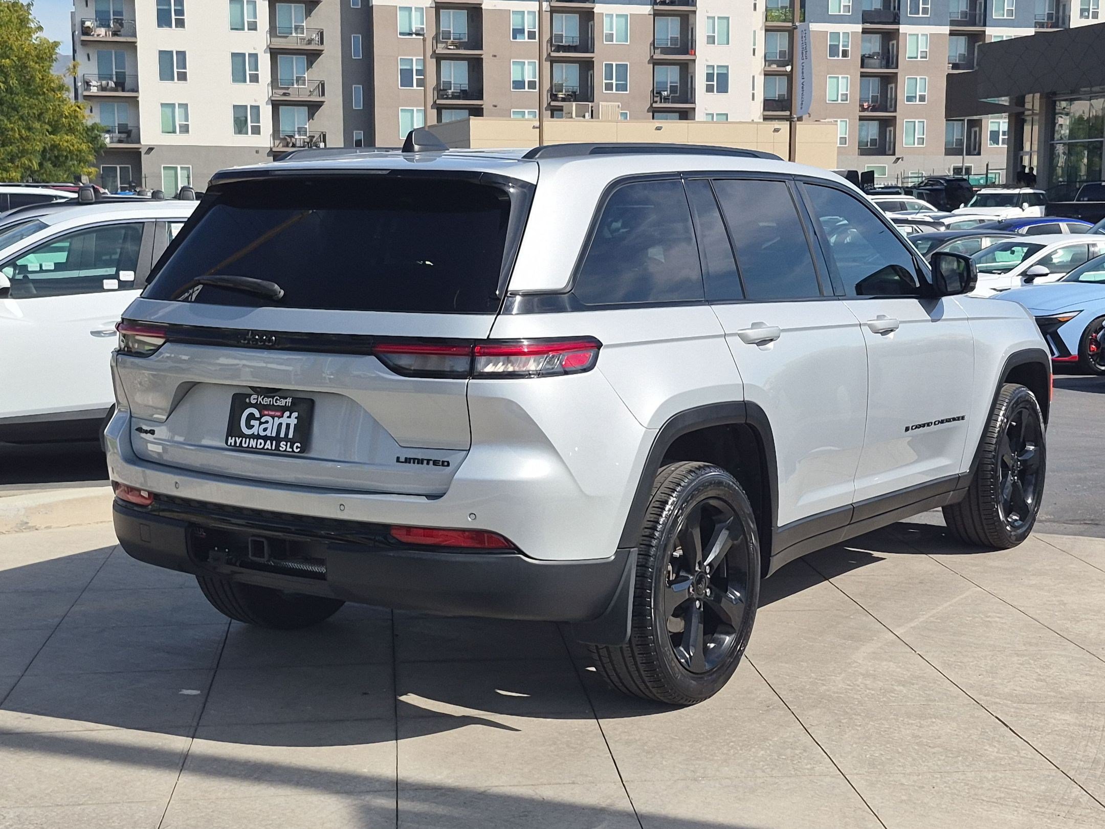 Used 2024 Jeep Grand Cherokee Limited w/ Black Appearance Package AWD/4WD image 3