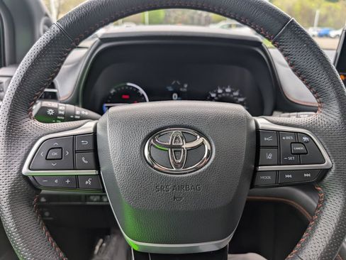Used 2023 Toyota Sienna XSE w/ XSE Plus Package AWD/4WD image 30