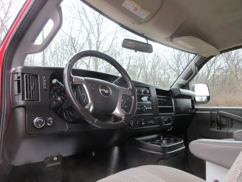 Used 2019 GMC Savana 3500 w/ Driver Convenience Package image 31