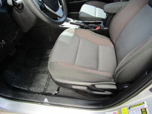 Used 2017 Toyota Corolla LE FWD image 15