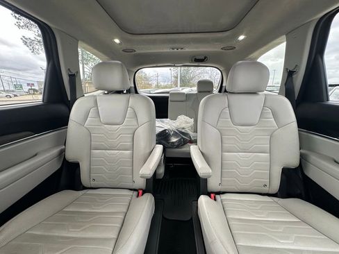 Used 2022 Kia Telluride SX w/ SX Prestige Package image 8