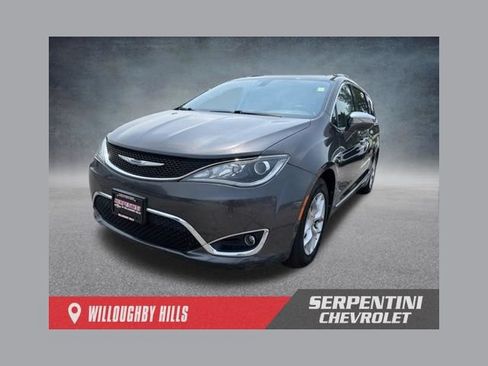 Used 2019 Chrysler Pacifica Limited FWD image 1