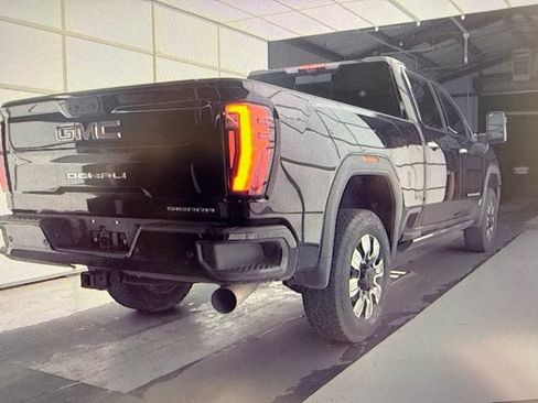 Used 2024 GMC Sierra 2500 Denali w/ Denali Reserve Package AWD/4WD image 3