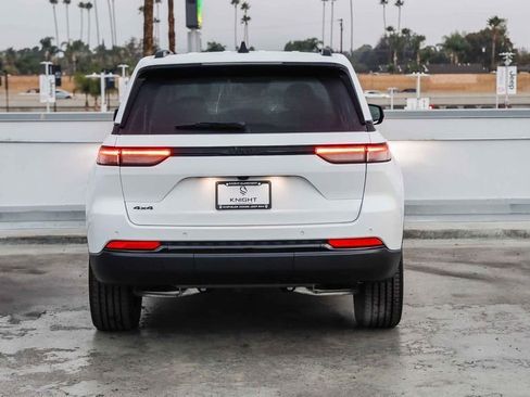 New 2025 Jeep Grand Cherokee Altitude image 8