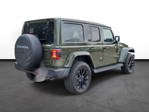 Used 2022 Jeep Wrangler Unlimited Sahara w/ Cold Weather Group image 4