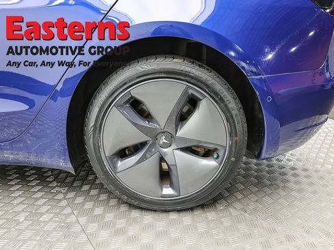 Used 2020 Tesla Model 3 Standard Range RWD image 9
