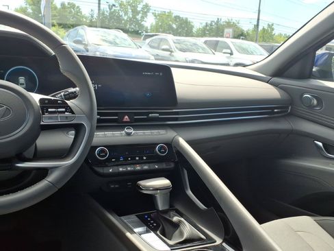 Certified 2024 Hyundai Elantra SEL w/ Convenience Package FWD image 19
