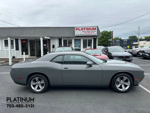 Used 2017 Dodge Challenger SXT RWD image 2