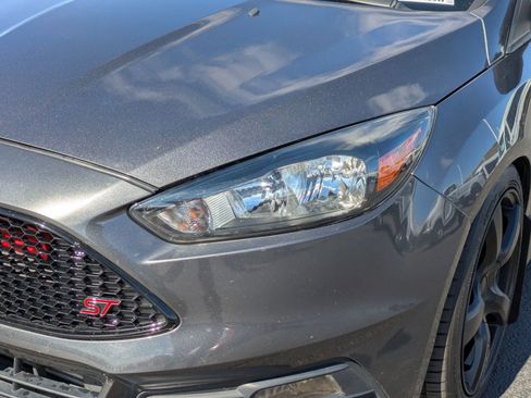 Used 2018 Ford Focus ST image 12