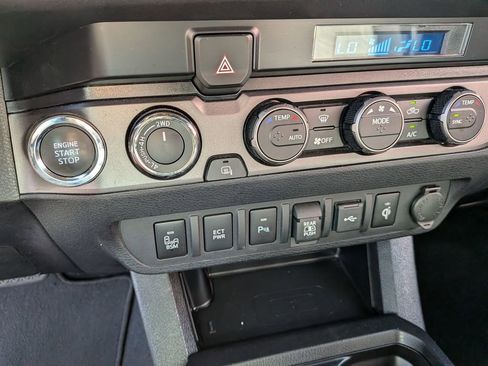 Used 2023 Toyota Tacoma TRD Sport w/ Technology Package image 21