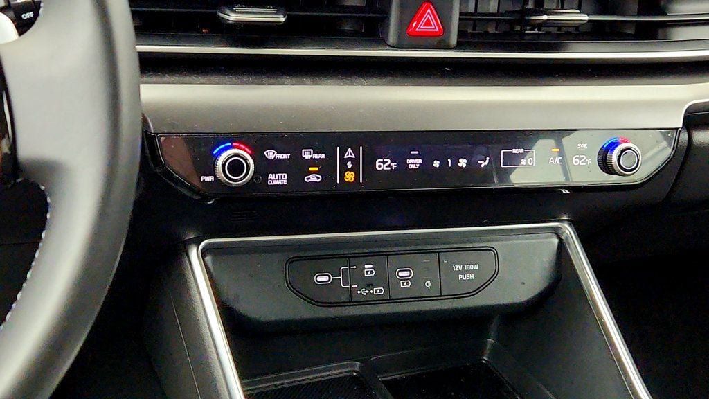 Used 2026 Kia Carnival SX w/ SX Dark Edition Package FWD image 17