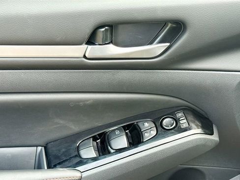 New 2025 Nissan Altima 2.5 SR image 15