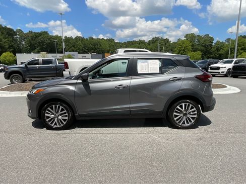 Used 2024 Nissan Kicks SV FWD image 2