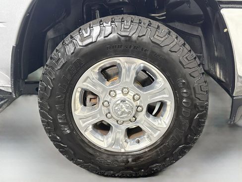 Used 2024 RAM 2500 Big Horn AWD/4WD image 32