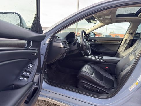 Used 2022 Honda Accord Touring image 11