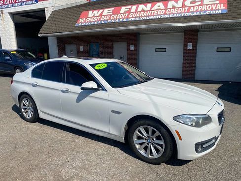 Used 2016 BMW 528i xDrive Sedan w/ Premium Package image 2
