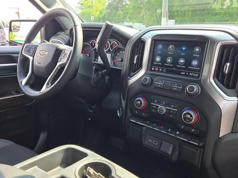 Used 2022 Chevrolet Silverado 1500 LT AWD/4WD image 8