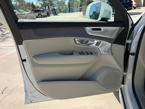 New 2026 Volvo XC90 B6 Ultra w/ Lounge Package AWD/4WD image 18