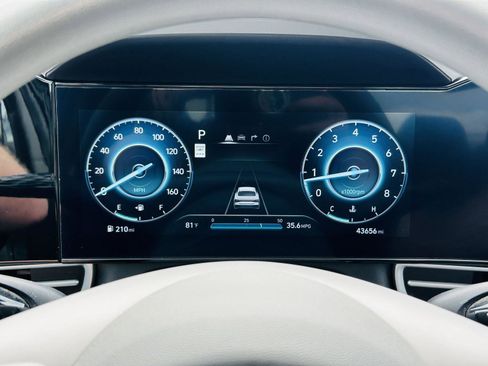 Used 2024 Hyundai Elantra SEL image 16