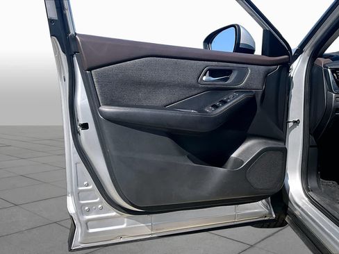 Used 2022 Nissan Rogue SV FWD image 22