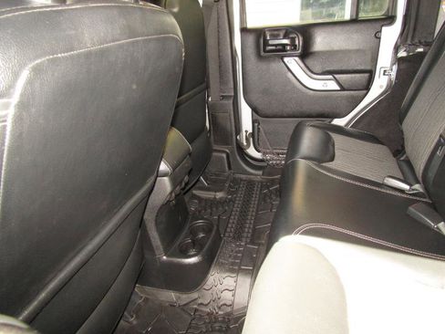 Used 2015 Jeep Wrangler Unlimited Sport image 19