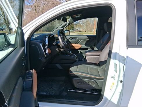 Used 2024 GMC Canyon AT4 w/ Canyon Safety Plus Package image 10