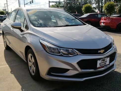 Used 2018 Chevrolet Cruze LS FWD image 5