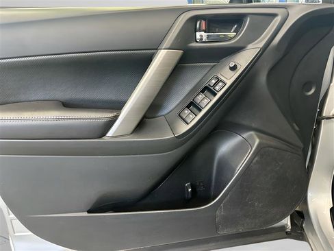 Used 2018 Subaru Forester 2.5i Premium AWD/4WD image 12