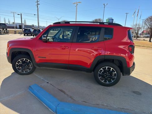 Used 2023 Jeep Renegade Latitude image 4