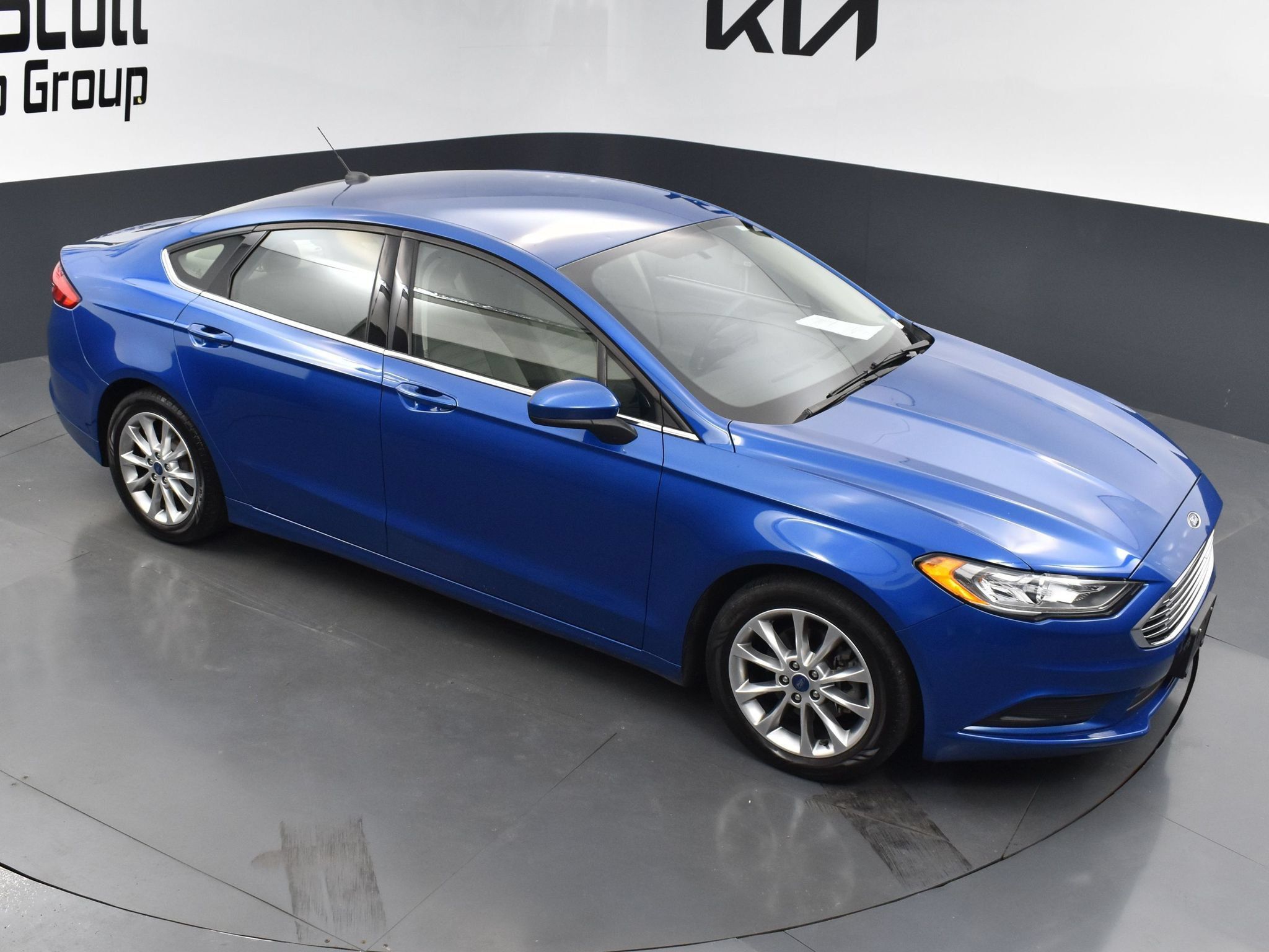 Used 2017 Ford Fusion SE w/ Fusion SE Technology Package FWD image 15
