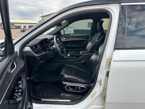 Used 2022 Jeep Grand Cherokee L Overland w/ Luxury Tech Group IV image 10